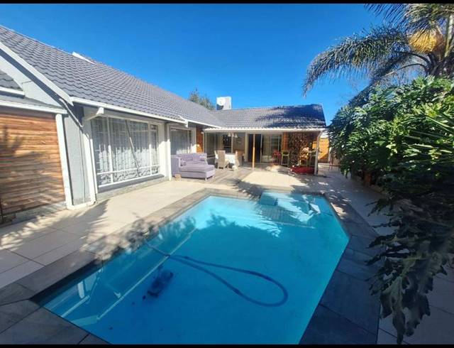 3 BEDROOM HOUSE FOR SALE IN ALBEMARLE